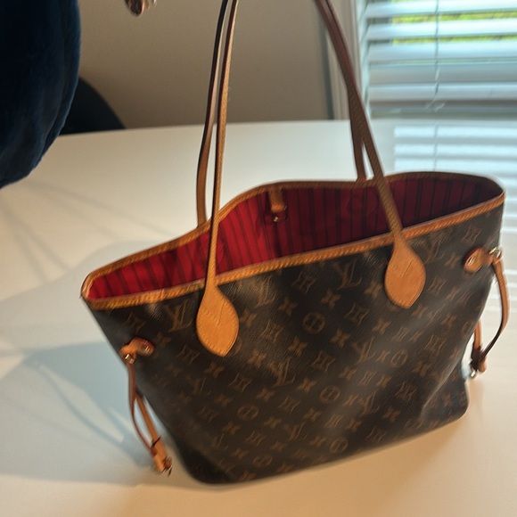 Louis Vuitton tote bag, large in size very well kept - Picture 6 of 6